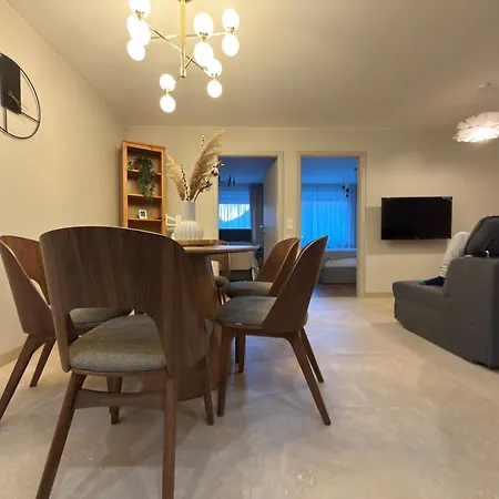 Modern With Alpine Charm In 아파트