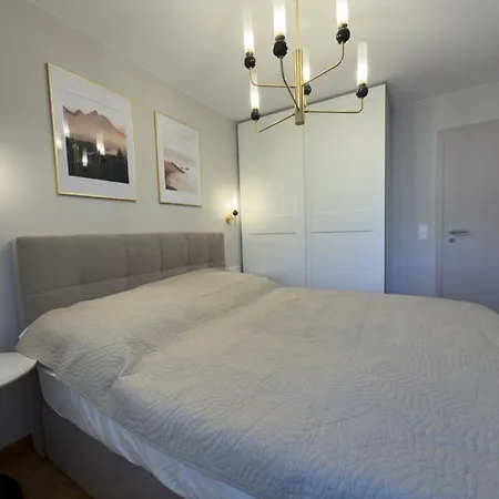 Modern With Alpine Charm In 아파트 *