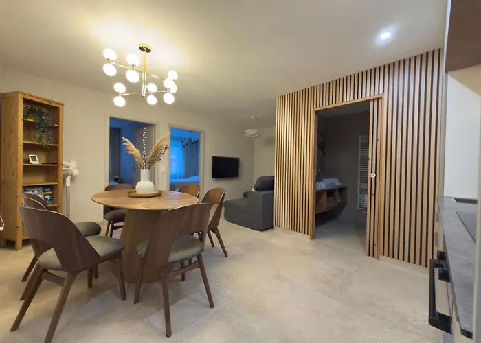 Modern With Alpine Charm In 아파트 *