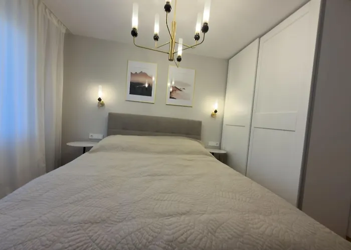 Modern With Alpine Charm In Appartamento