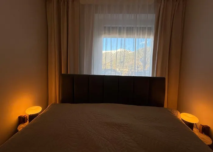 Modern With Alpine Charm In 아파트 *