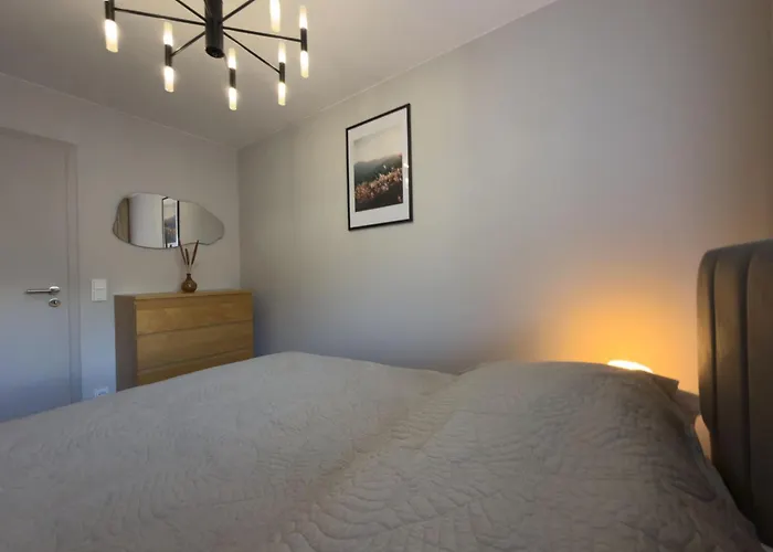 아파트 Modern With Alpine Charm In *