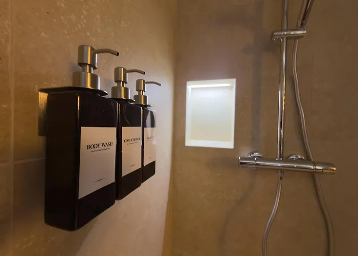 아파트 Modern With Alpine Charm In *